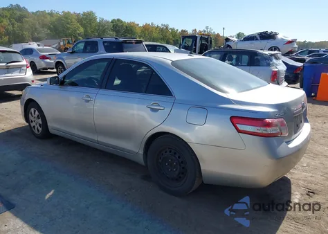 2010 Toyota Camry Le z USA, uszkodzony, nr VIN 4T1BF3EK5AU072174